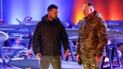Президент Украины Владимир Зеленский и главнокомандующий ВСУ Александр Сырский на выставке украинских дронов "Пекло"