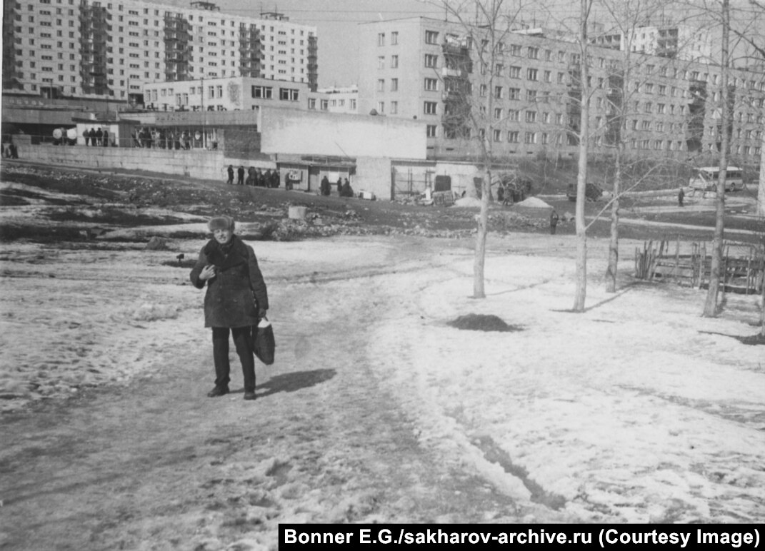 Жизнь Андрея Сахарова в фотографиях: от создателя бомбы до «совести  человечества»