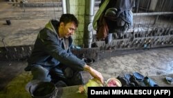 Mineritul în România nu mai este o industrie rentabilă, aproximativ 4.000 de mineri din Valea Jiului fiind angajați de stat.