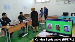 Саруу айылында өтүп жаткан шайлоо. 22-сентябрь, 2019-жыл. 