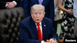 Дональд Трамп в Оальному кабінеті Білого дому, фото ілюстративне