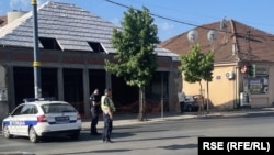 Na protestne skupove, koji u više kragujevačkih naselja traju duže od mesec dana, pozivali su pojedini meštani. Foto: Policija na ulici u naselju Stanovo u Kragujevcu novembara 2025.