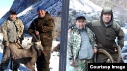 Зампрокурора Кадамжайского района Алтынбек Акимбаев на охоте. Фото из соцсетей.