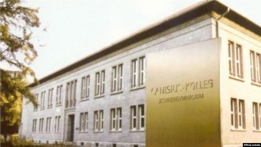 Берлинская иезуитская гимназия Canisius-Kolleg, где в 70-80-х годах прошлого века бесчинствовали учителя-педофилы.