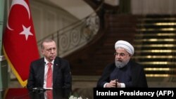 Presidenti iranian, Hassan Rohani dhe homologu rus, Recep Tayyip Erdogan.