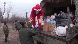 Волонтер-Санта Клаус відвідав українських бійців (відео)