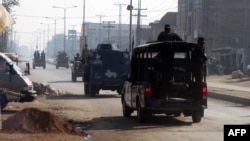 د خیبر پښتونخوا په بنو ډیوژن کې وسلوال او امنیتي ځواکونه وخت ناوخته پر یو بل بریدونه کوي. (انځور: ارشیف)