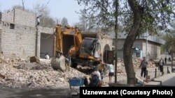 Bundan oldin ham Toshkentning qator tumanlarida xususiy hovli-do‘konlarning buzilishi aholi noroziligiga sabab bo‘lgan edi.