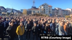 Radnici na protestima traže da koncesija u vlasništvu ruskog oligarha Rašifda Serdarova pređe u vlasništvo Termoelektrane Ugljevik, 4. novembar 2025. godine