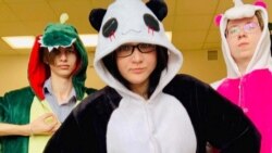 Nastavnica u odelu pande postala vlogerka