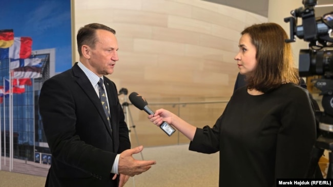 Міністр закордонних справ Польщі Радослав Сікорський під час інтерв'ю Радіо Свобода. Брюссель, Бельгія, 3 грудня 2025 року