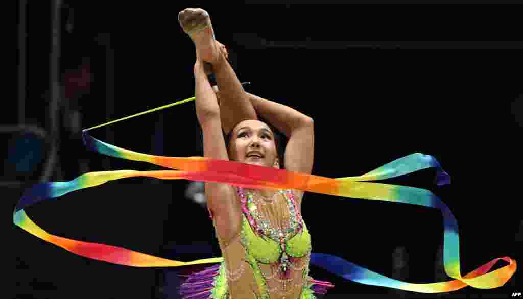 بازی&zwnj;های آسیایی در اندونزی ادامه دارد: چین، ژاپن، کره جنوبی، اندونزی و ایران در رتبه یکم تا پنجم جدول مدال&zwnj;ها قرار دارند.&nbsp;روز شنبه، سوم شهریور، سهراب مرادی، ورزشکار ایرانی در در دسته ۹۴ کیلوگرم وزنه&zwnj;برداری، موفق شد با بالا بردن وزنه ۱۸۹ کیلویی، رکوردشکنی کند.