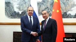 Szergej Lavrov és Vang Ji a kínai fővárosban 2024. április 9-én