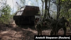 Українські військові ведуть вогонь по російських силах на Донеччині, 18 вересня 2026 року