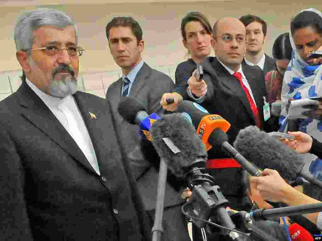 29 tetor '09 - Mediat iraniane kanë njoftuar se Irani ia ka prezantuar Agjencisë Ndërkombëtare për Energji Bërthamore në Vjenë përgjigjen e tij ndaj projekt-marrëveshjes bërthamore me fuqitë botërore. Agjencia ISNA ka cituar emisarin iranian në agjencinë, Ali Asgar Soltanie, të ketë thënë se “Irani ka kërkuar plotësime teknike dhe ekonomike”. 