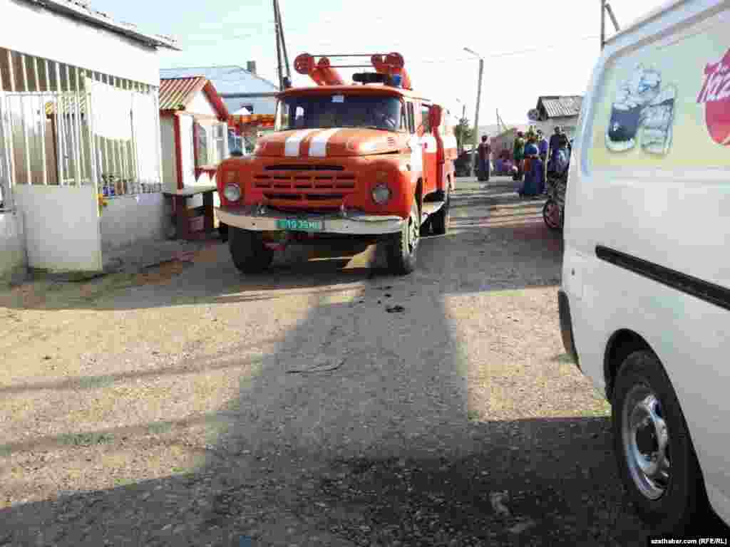 Tagtabazardaky ýangyn söndüriji maşynlar