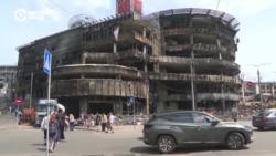 "Я чувствую ужас и скорбь за свой народ". Киев приходит в себя после одного из самых масштабных с начала войны обстрелов армии РФ