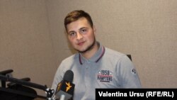 Mihai Curagău în studioul Europei Libere