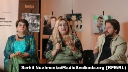Акція пам’яті Георгія Ґонґадзе. З права на ліво: Лариса Денисенко, правозахисниця, письменниця; Оксана Романюк, директорка ІМІ; Роман Романюк, політичний оглядач «Української правди»