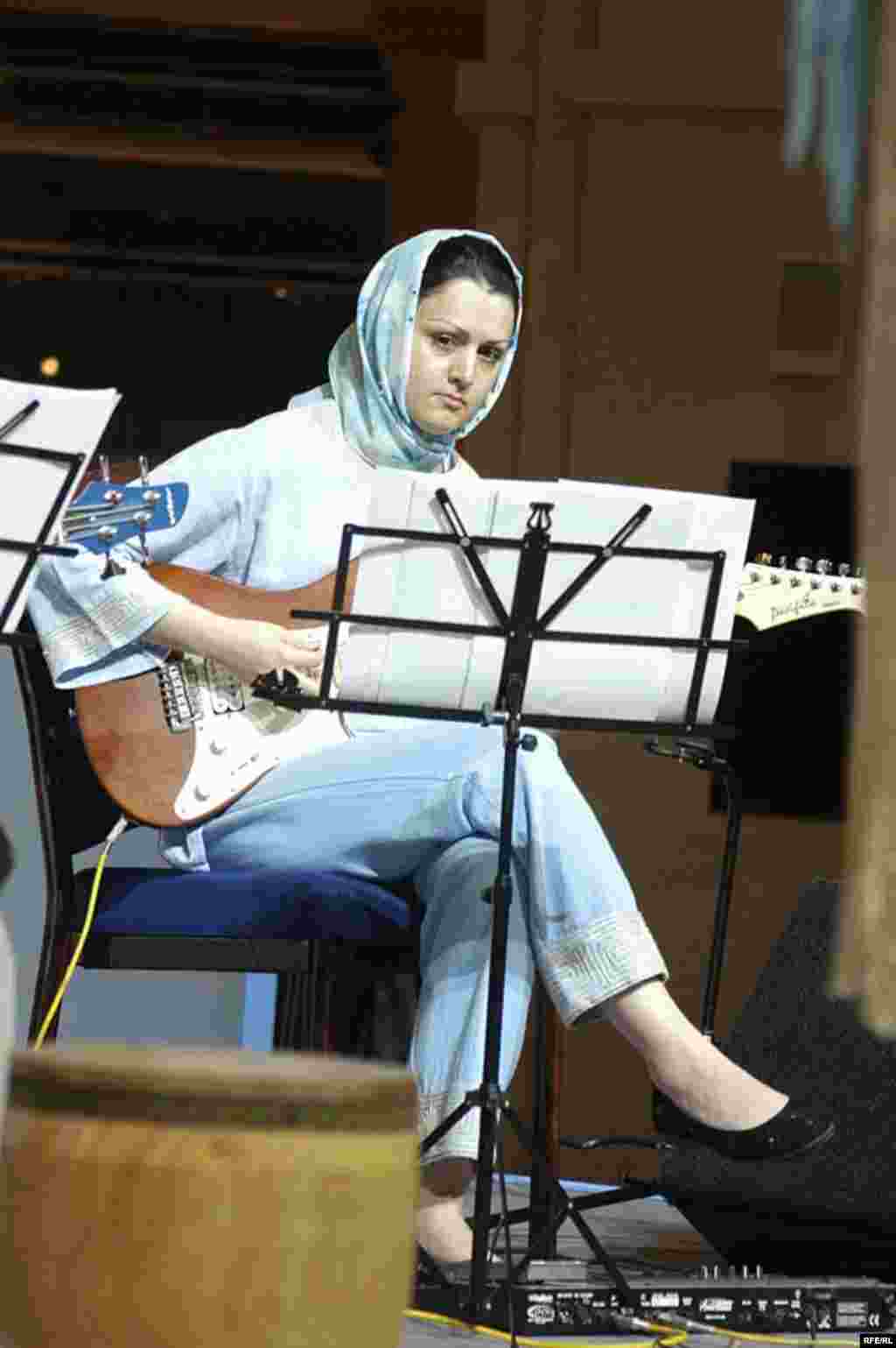 UAE, Darya Music Band, All women Iranian Band based in Iran, 03/31/2007