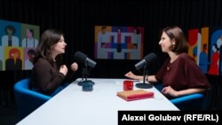 Alina Cebotari, directoarea Coaliției Naționale „Viață fără Violență” și activistă pentru drepturile femeilor, discutând cu Victoria Coroban, autoarea podcastului „Laboratorul Social”
