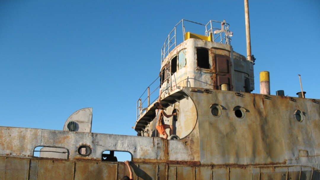 Ұзын шашты порно жігіт