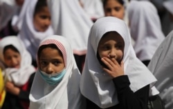 Афганские девочки в школе в городе Герат, июнь 2021 года