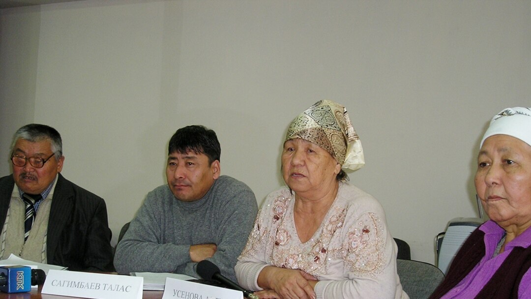 Үлкен қара әтештермен блять Үлкен қара әтештермен блять