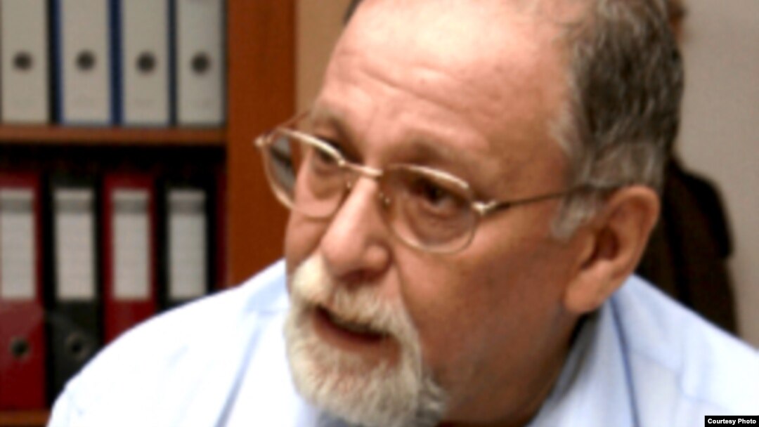Michael Shafir în biroul său de la Radio Europa Liberă