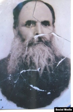 Фото священика Трифона Бастанюка знайшли розірваним. Фото з сімейного архіву Павла Козленка