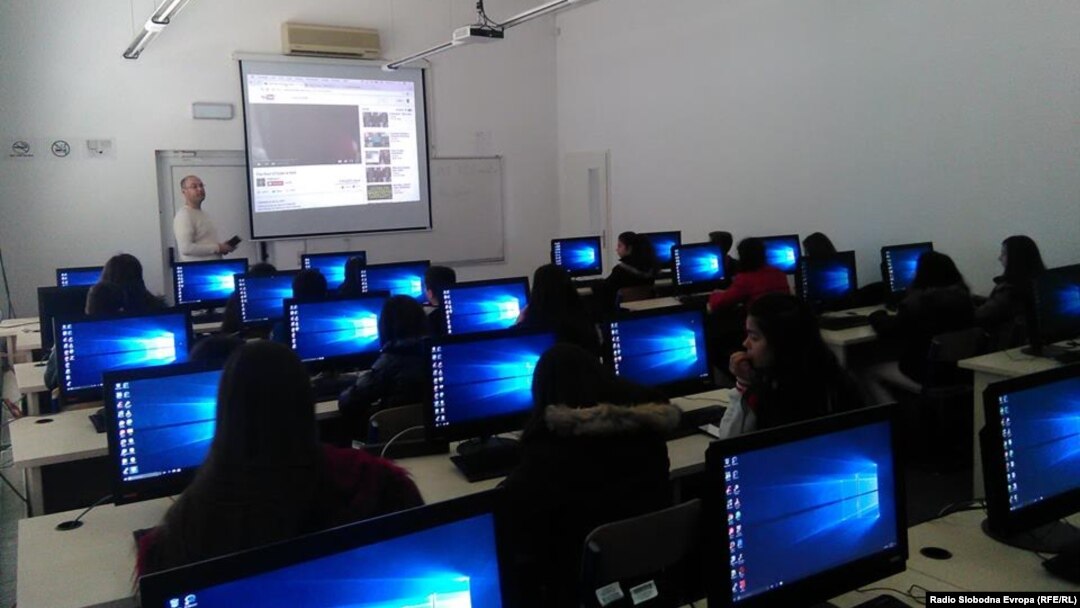Технолошкиот парк оформен од страна на Универзитетот на Југоисточна Европа во Тетово.
