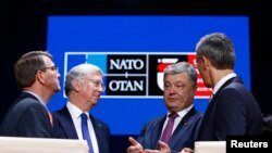 U.S. Defense Secretary Ash Carter, British Defense Secretary Michael Fallon, Ukrainian President Petro Poroshenko, and NATO Secretary-General Jens Stoltenberg in Warsaw