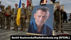 Прощання розпочалося в Михайлівському Золотоверхому соборі. Потім церемонія продовжилася на Майдані Незалежності