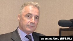 Victor Gaiciuc în studioul Europei Libere de la Chișinău 