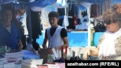 Aşgabatda mekdep bazary