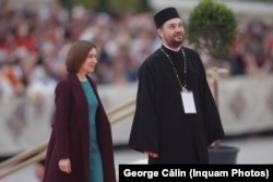 Președinta Republicii Moldova, Maia Sandu, a participat duminică, 26 octombrie 2025, la slujba de sfințire a Catedralei Naționale din București.