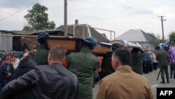 Архівне фото: під час похорону одного з загиблих у Сирії російських військових