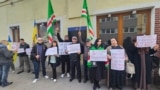 Protest ispred Ambasade BiH u Beču, krajem oktobra, odakle je čečenska dijaspora tražila da BiH ne isporuči Rusiji Selimu Hadisovu. 