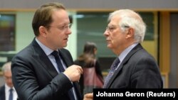 Evropski komesar za proširenje Oliver Varhelji i visoki predstavnik EU za zajedničku spoljnu politiku i bezbednost Žozep Borelj 