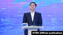Абдиль Сегизбаев во время предвыборных дебатов на телеканале КТРК.