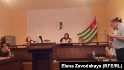 Сегодня в Арбитражном суде Республики Абхазия состоялось заседание по гражданскому делу об иске ООО «Южная строительная компания» против коммунального управления администрации абхазской столицы о взыскании задолженности за выполненные работы по расчистке русла реки Адзяпш