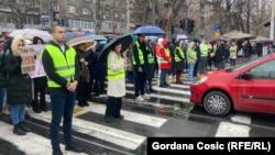 Deo studenata zaustavio je 20. decembra saobraćaj ispred Pravnog fakulteta u Beogradu, 20. decembar 2024.