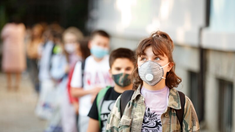 Pse organizatat ndërkombëtare bëjnë thirrje që shkollat të qëndrojnë të hapura gjatë pandemisë?