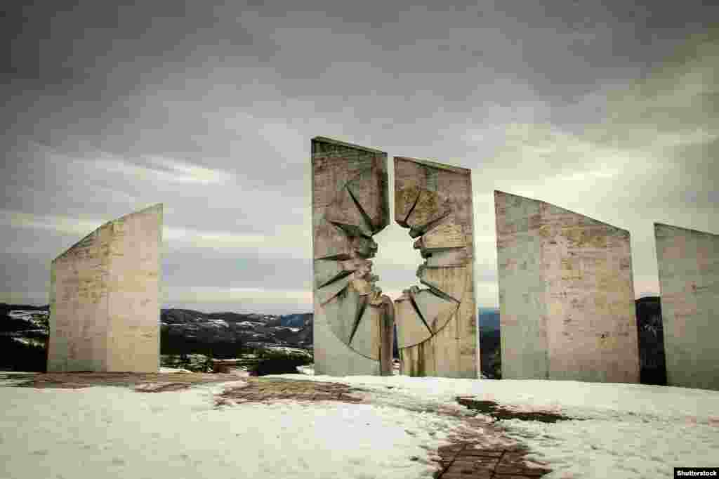 A detail of the Kadinjaca memorial. The &ldquo;bullet hole&rdquo; can be seen from kilometers away in the valleys below. &nbsp; &nbsp;