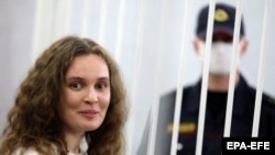 Kacjarina Andrejeva, a Belsat újságírója a bíróságon Minszkben 2021. február 09-én 