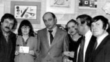 В салоне у Ники Щербаковой. Слева направо: Василий Аксенов, Регина и Михаил Козаковы, Ирина Горянина, Евгений Рейн, Слава Лён, 1978