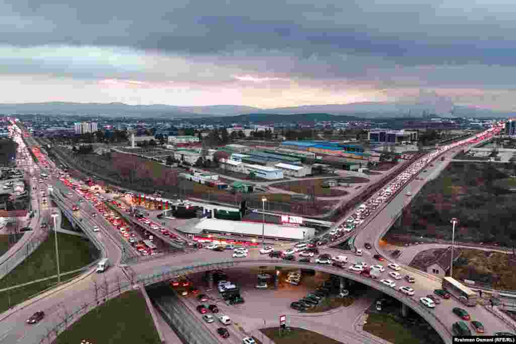 Kryetari Përparim Rama ka përsëritur vazhdimisht se ndërtimi i unazës së jashtme të qytetit do të lehtësonte trafikun. 