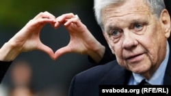 Спэцпасланьнік ЗША у справах Беларусі Джон Коўл, вызваленьне палітвязьняў. Ілюстрацыйны калаж. 