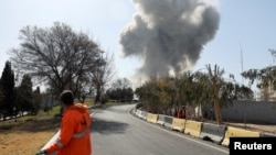 Дим се издига след експлозия в Техеран, 5 март 2026 г.