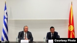 Архива: Средба на министерот за надворешни работи Димитров со министерот за надворешни работи на Грција, Коѕиас во Скопје. 